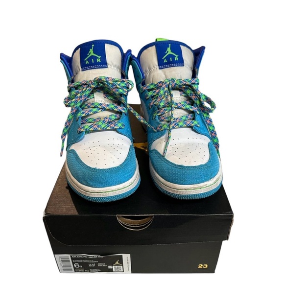 Jordan Sneakers Blue and White Classic Design - Picture 1 of 7